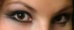 Augen mit flachen Augenlidern